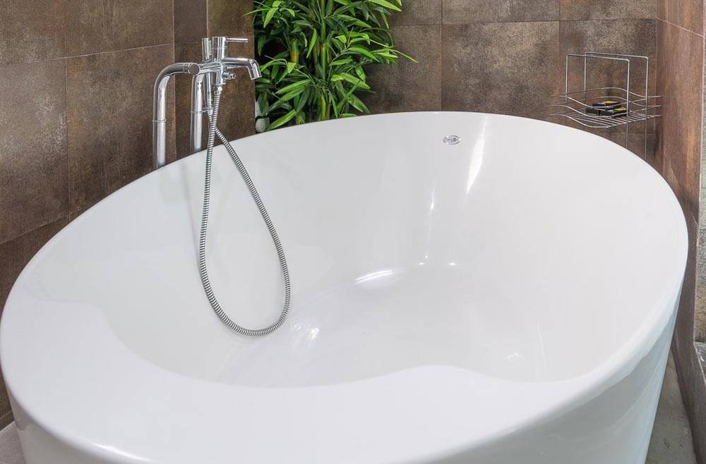 Beautifully tiled en-suite bathroom