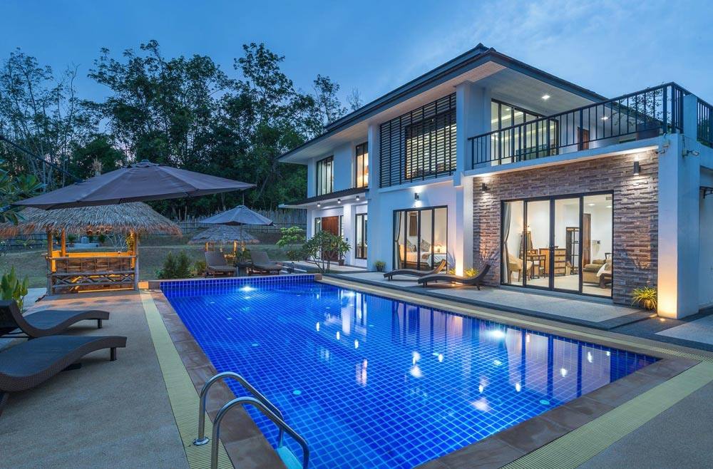 Private swimming pool at Baan yen Jai Villa in Krabi