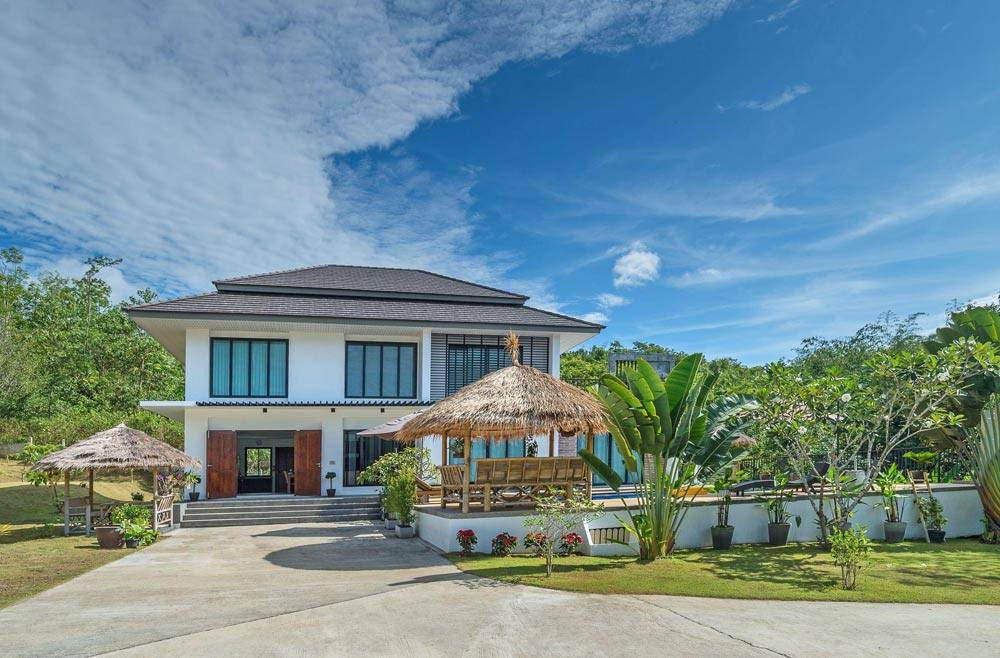 Front view of Baan Yen Jai Villa